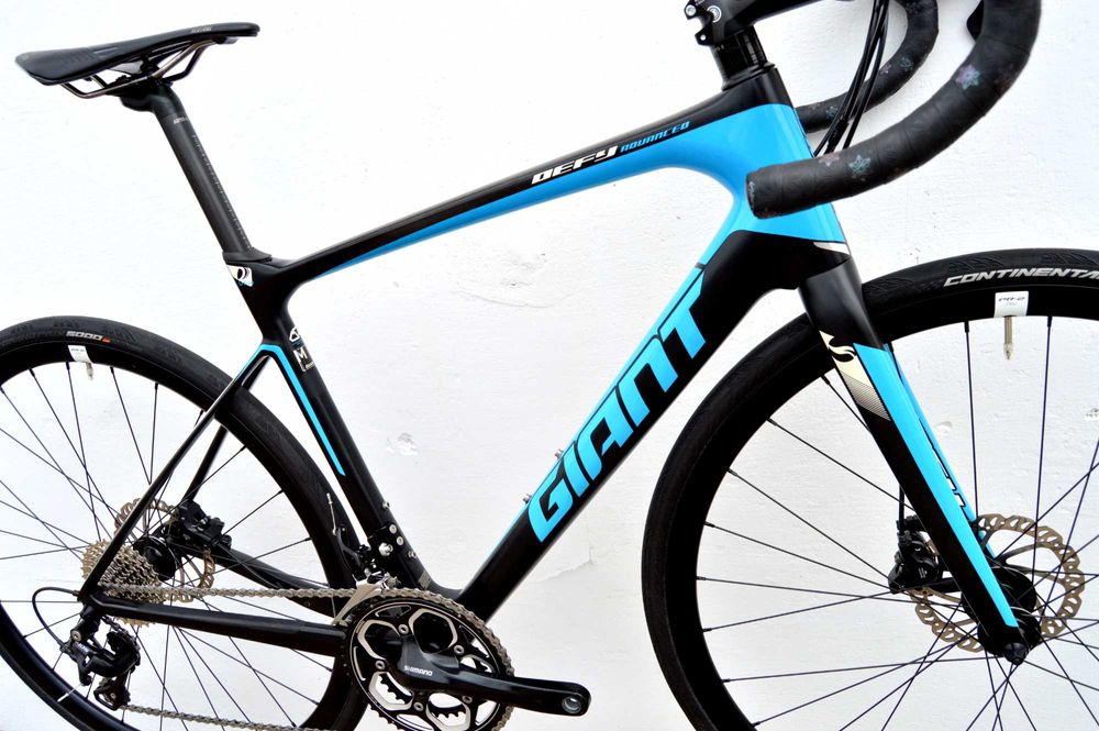 Komfortowa szosa GIANT DEFY ADVANCED 2 DISC M carbon 105 hydraulika 54