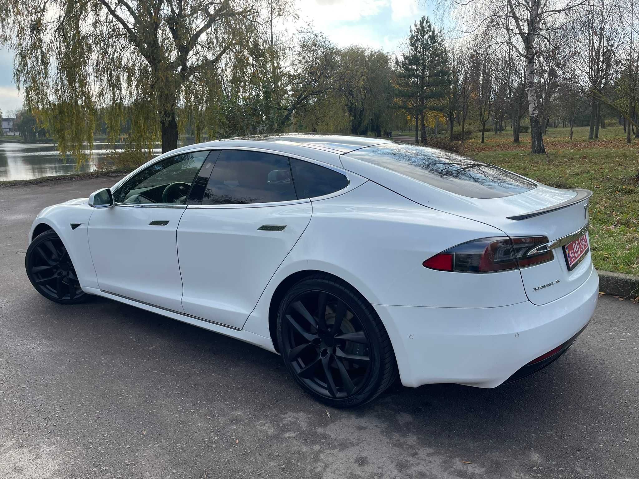 Tesla Model S Dual Motor 75D 2018 року випуску Пробіг 53000 км