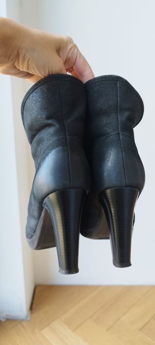 Czarne botki z kożuszkiem 35 wiązane nubuk