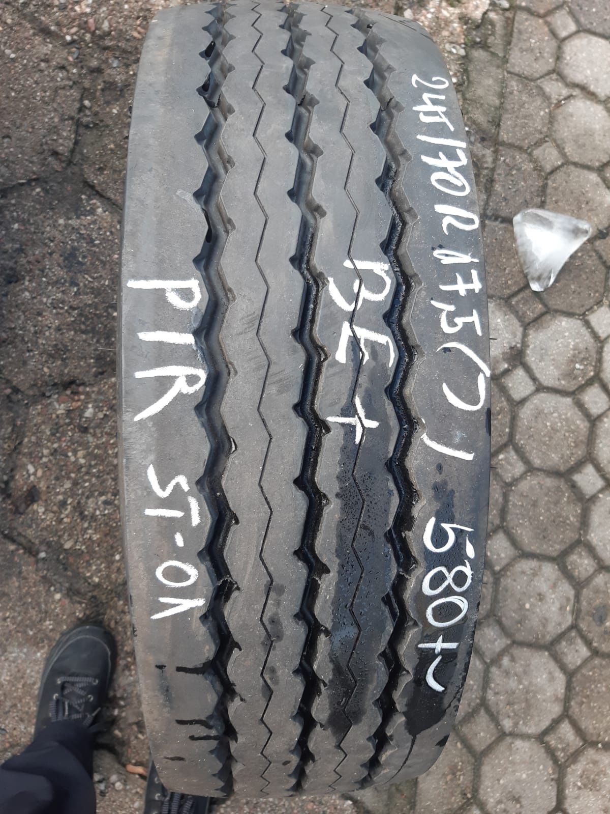 Opona 245/70R17.5J