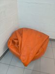 Puff laranja CASA