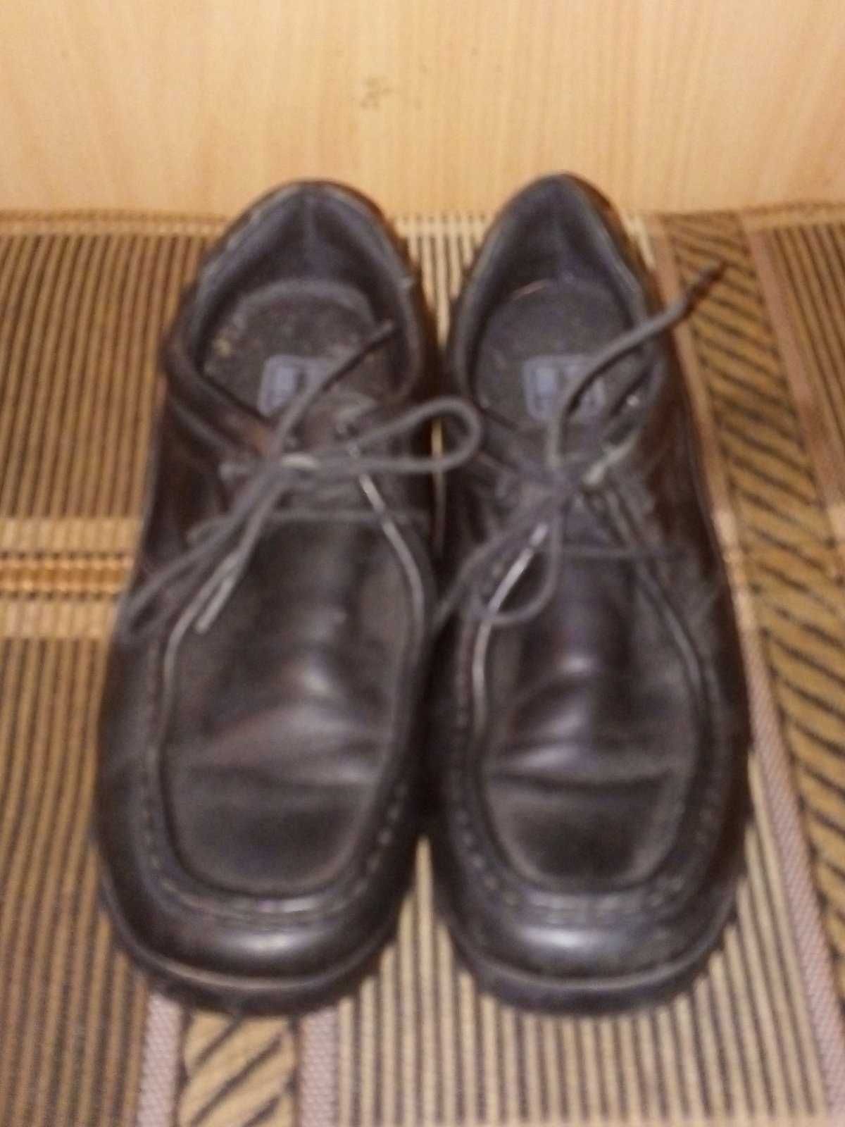ПРОДАМ классические туфли на МАЛЬЧИКА 35 размер