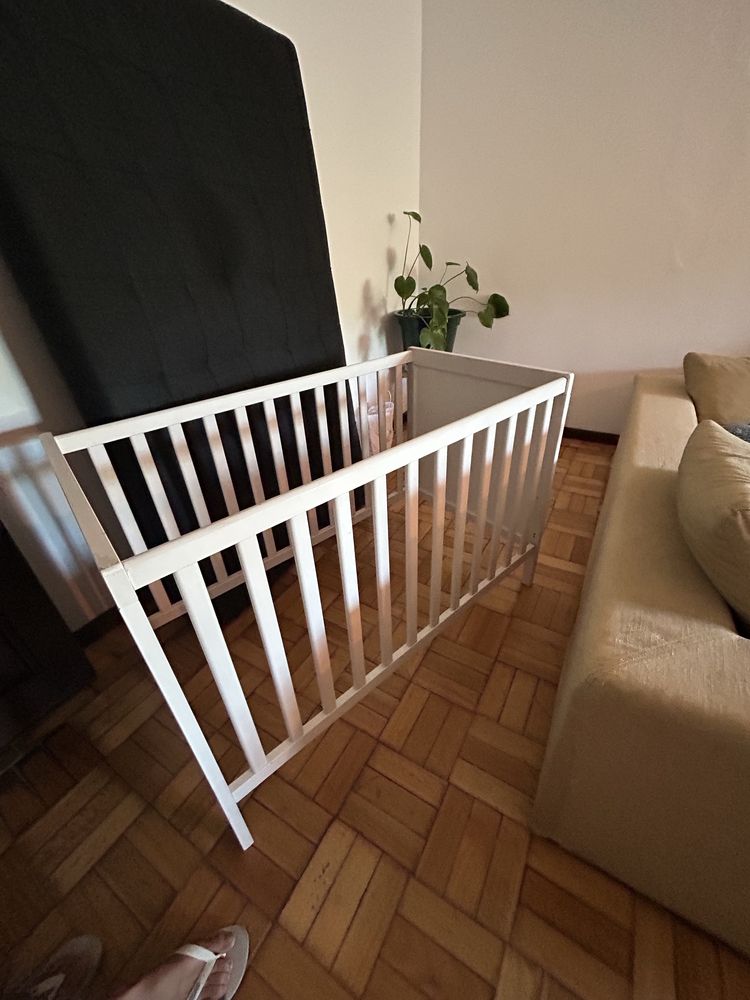 Berço  de bebê tamanho tradicional