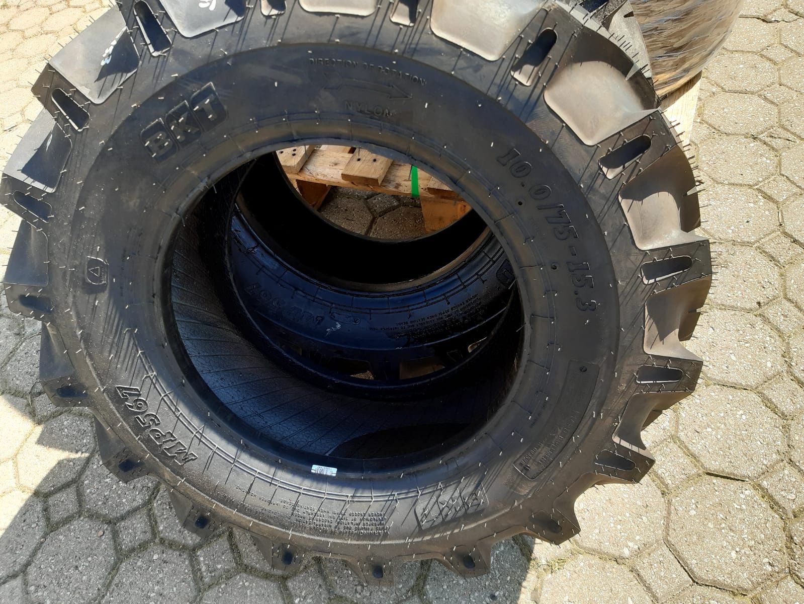 Para Nowe 10./75-15.3 BKT
