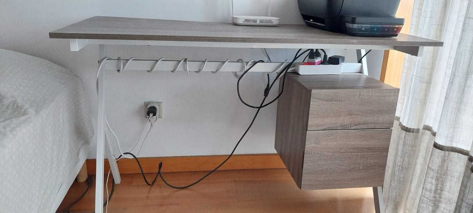 Secretária elegante 1,2m com gaveta e espaço para arrumos