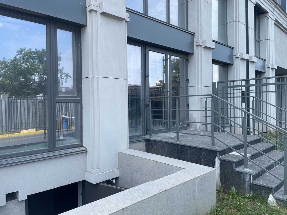 Уникальный фасадный магаазин в ЖК Женева