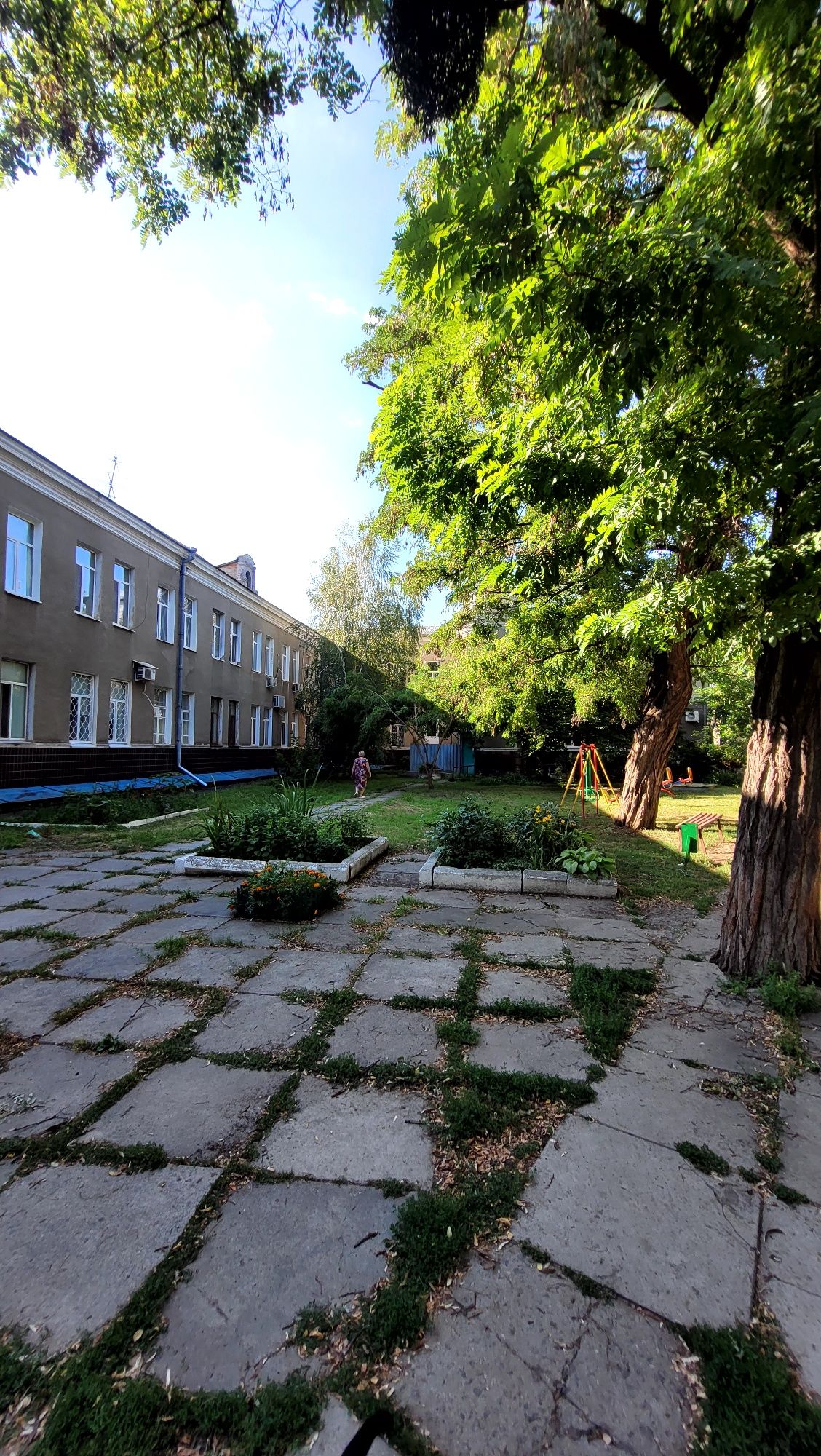 Продам гостинку 24.5м на 2м эт, Героев Харькова, 122, метро Заводская