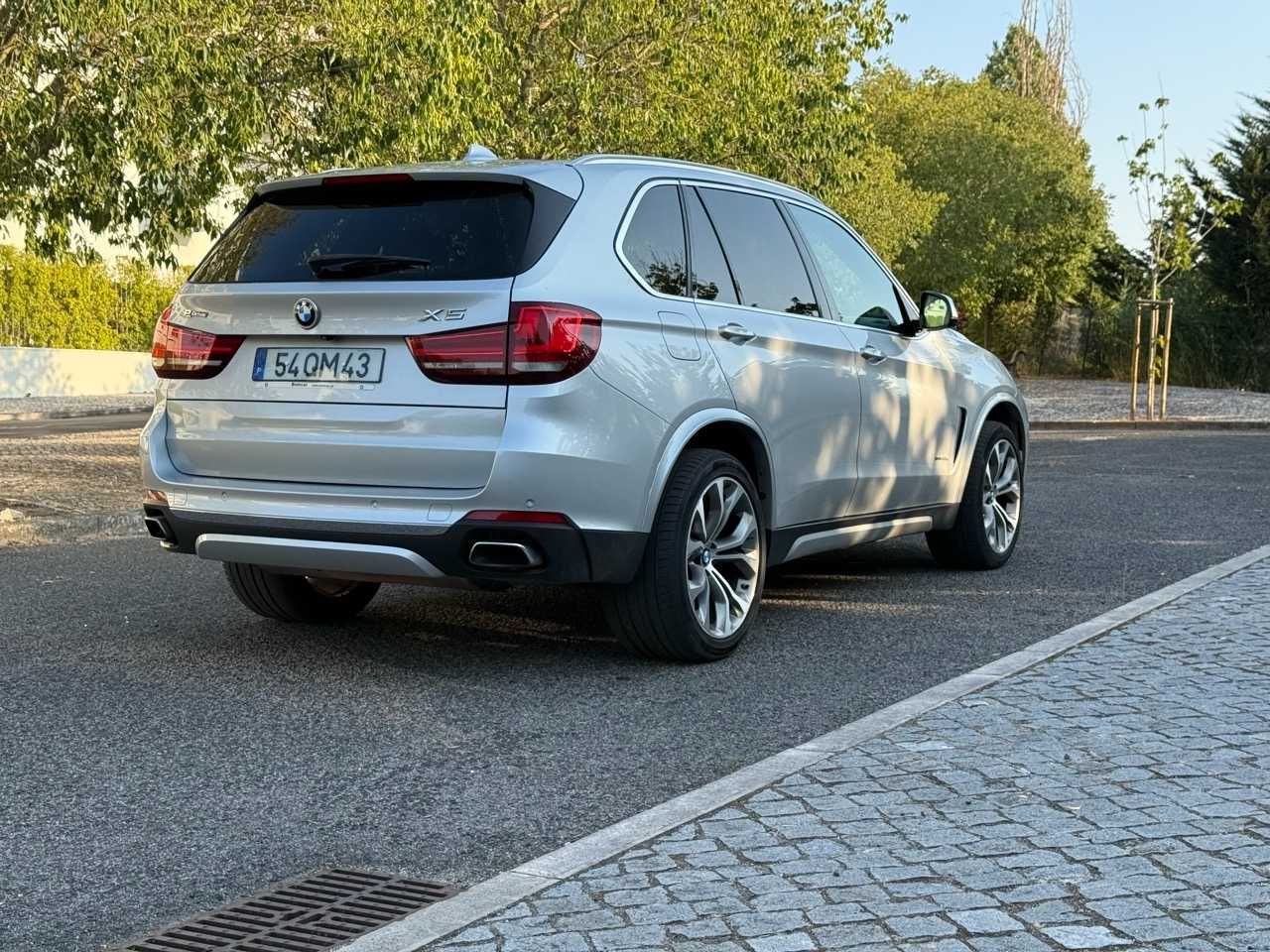 BMW X5 40e xDrive Hibrido – Pure Excellence  (muitos extras)