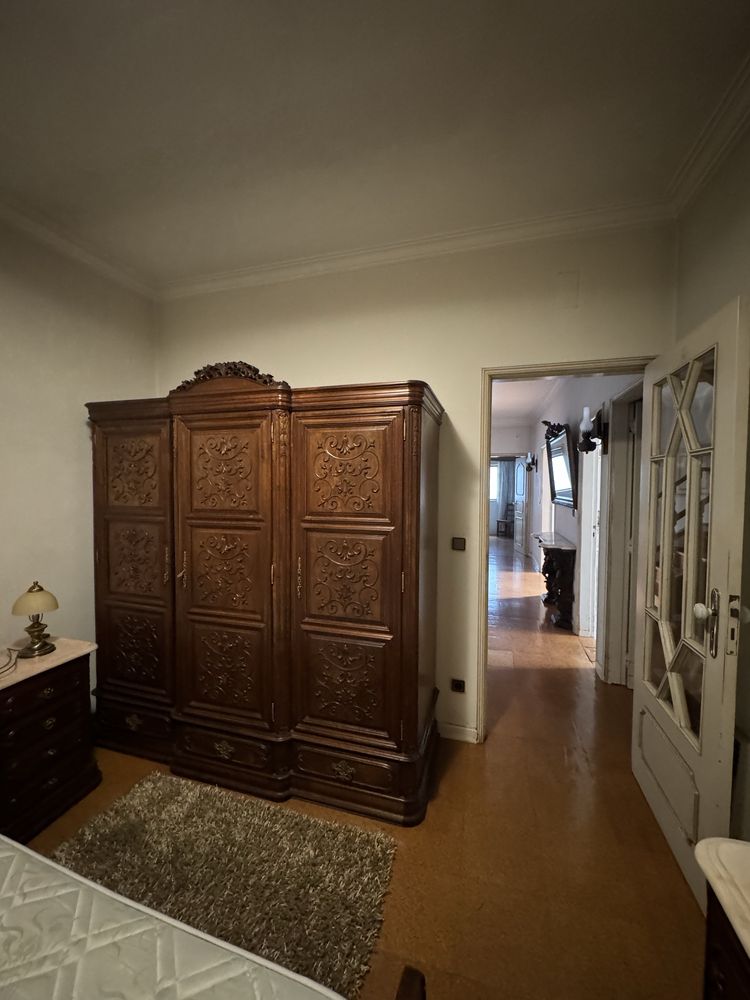 Quarto de madeira completo