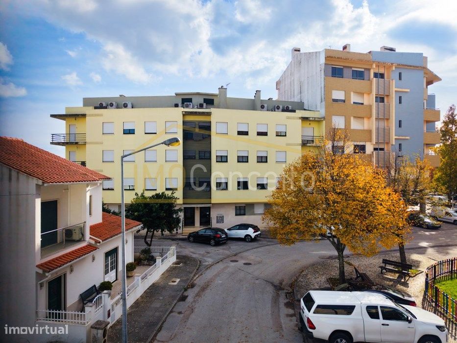 Apartamento T2 Luminoso com Garagem Box e Arrecadação - Zona Premiu...