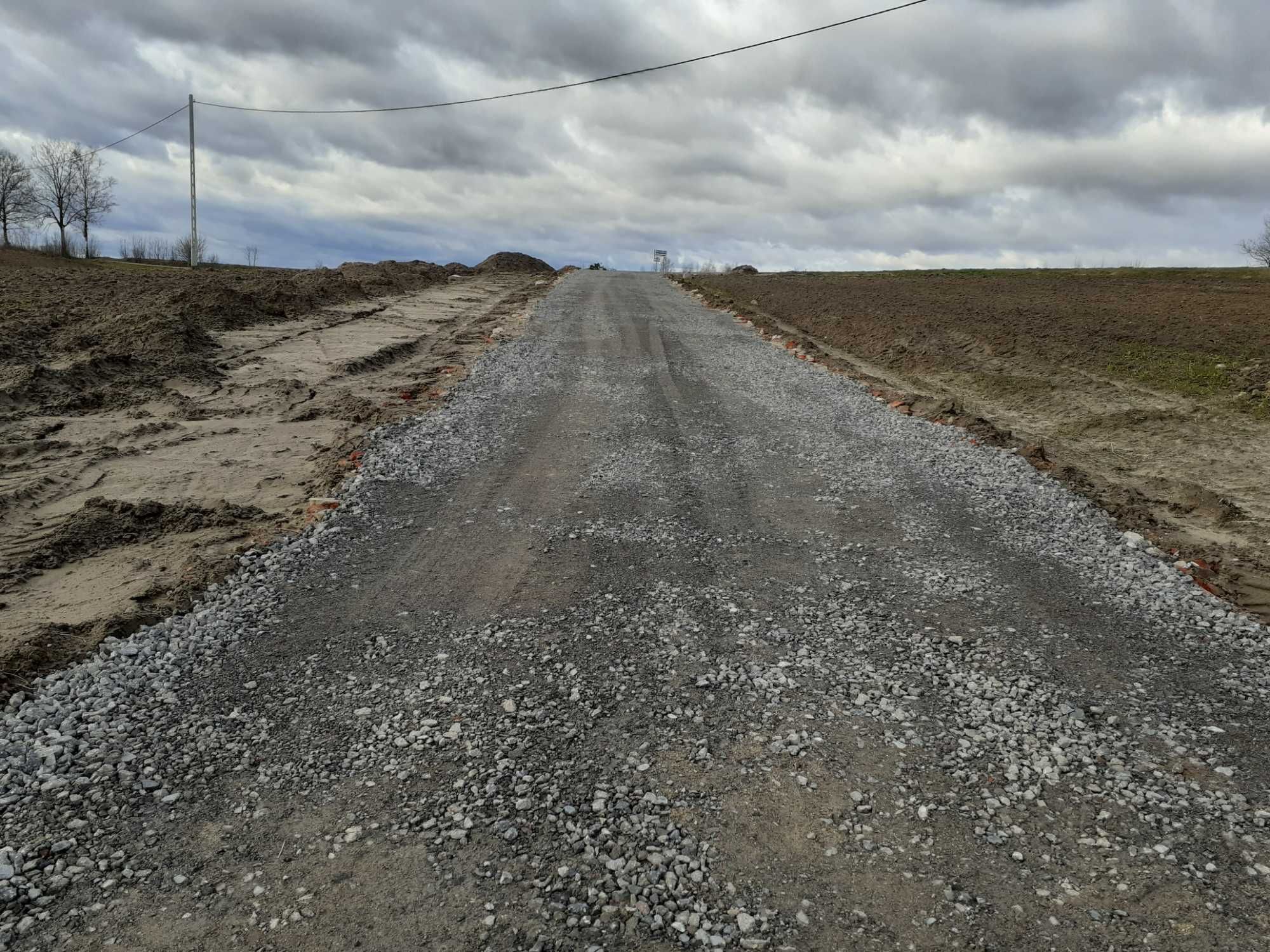 Roboty ziemne usługi koparko-ładowarką wykop transport żwir budowa