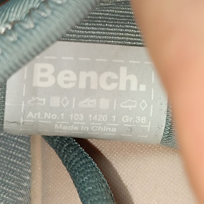 Кроссовки фирмы Bench размер 38