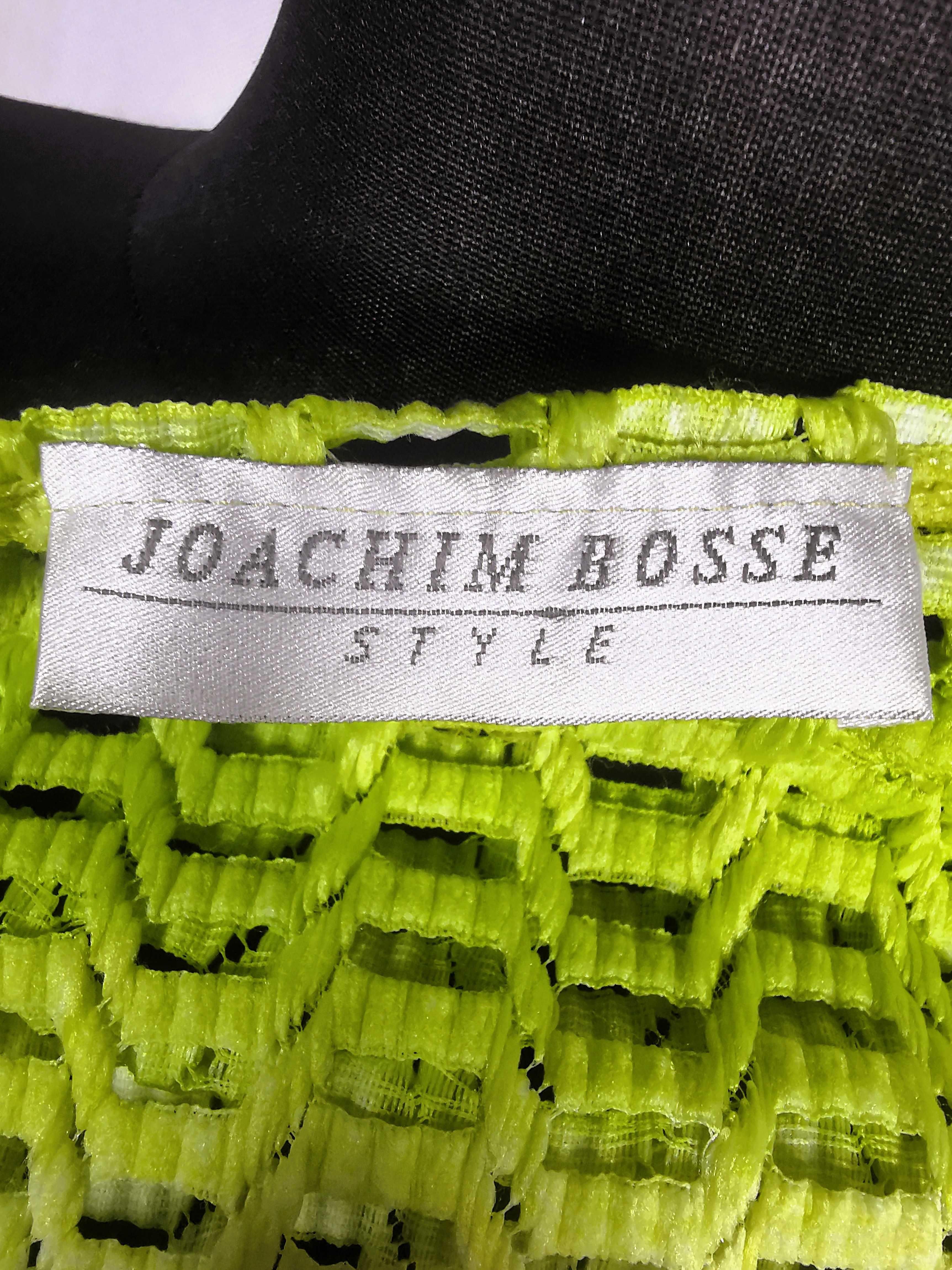 Sweter z dziurami