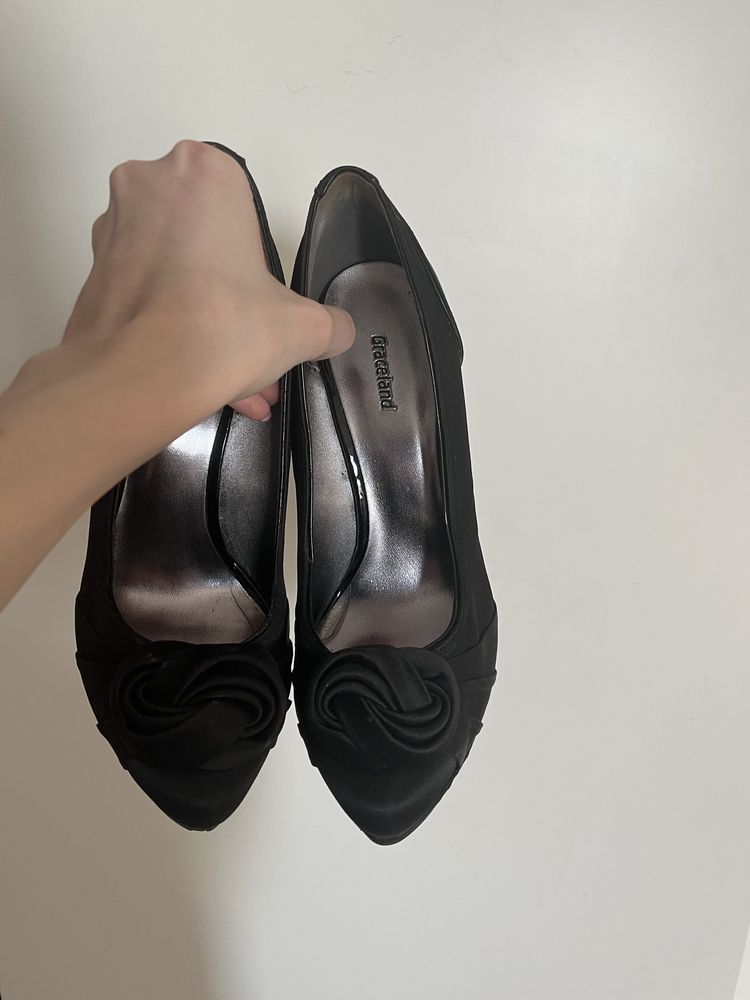 Graceland buty obcasy 39 kwiaty ozdobne