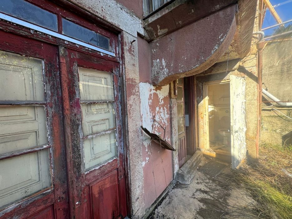 Moradia para restauro/Porto Bonfim