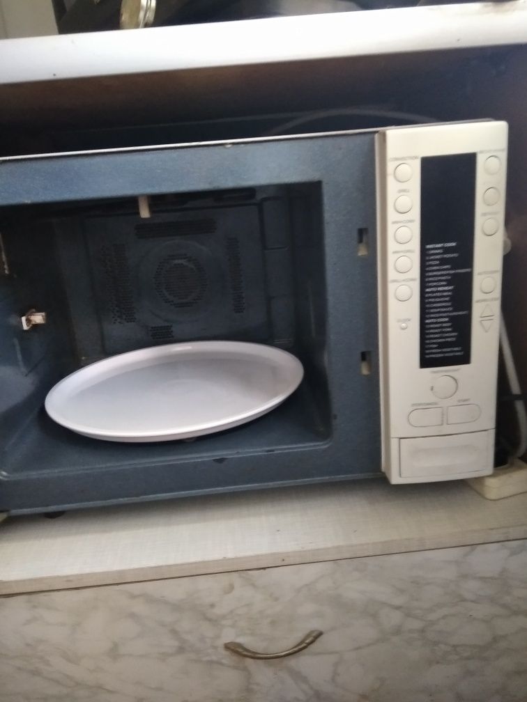 Продам микроволновку SAMSUNG б/у