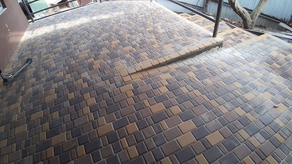 Укладання тротуарної плитки. Укладка тротуарной плитки. Доступні ціни!