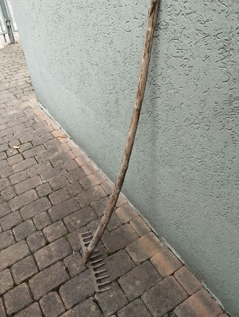 Grabie metalowe vintage z PRL, zabytek