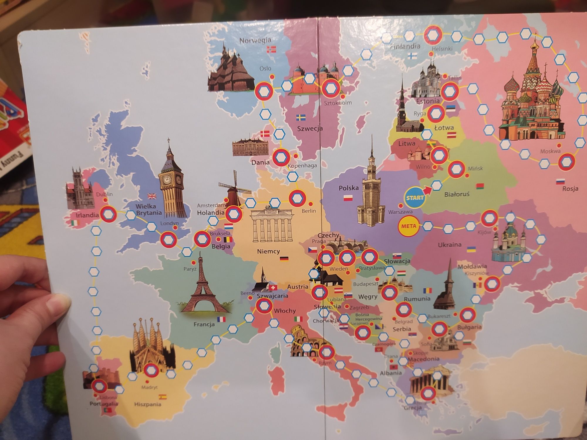 Gry edukacyjne planszowe Safari fotograficzne i Podróże po Europie