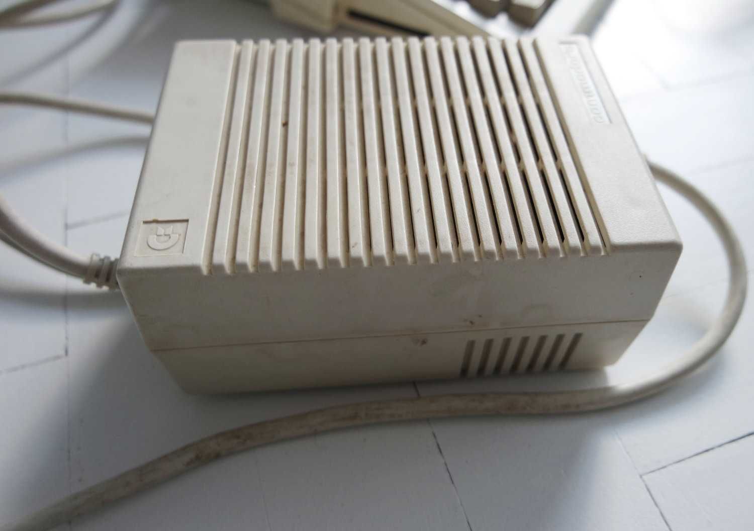 Amiga 600 commodore komputer stary do gier Pang