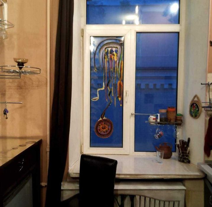 Подiл. метро Контрактова площа  8 хв. пішки. вул.Введенська 6