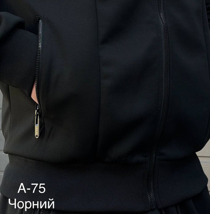 Супер крута модель чоловічого спортивного костюму