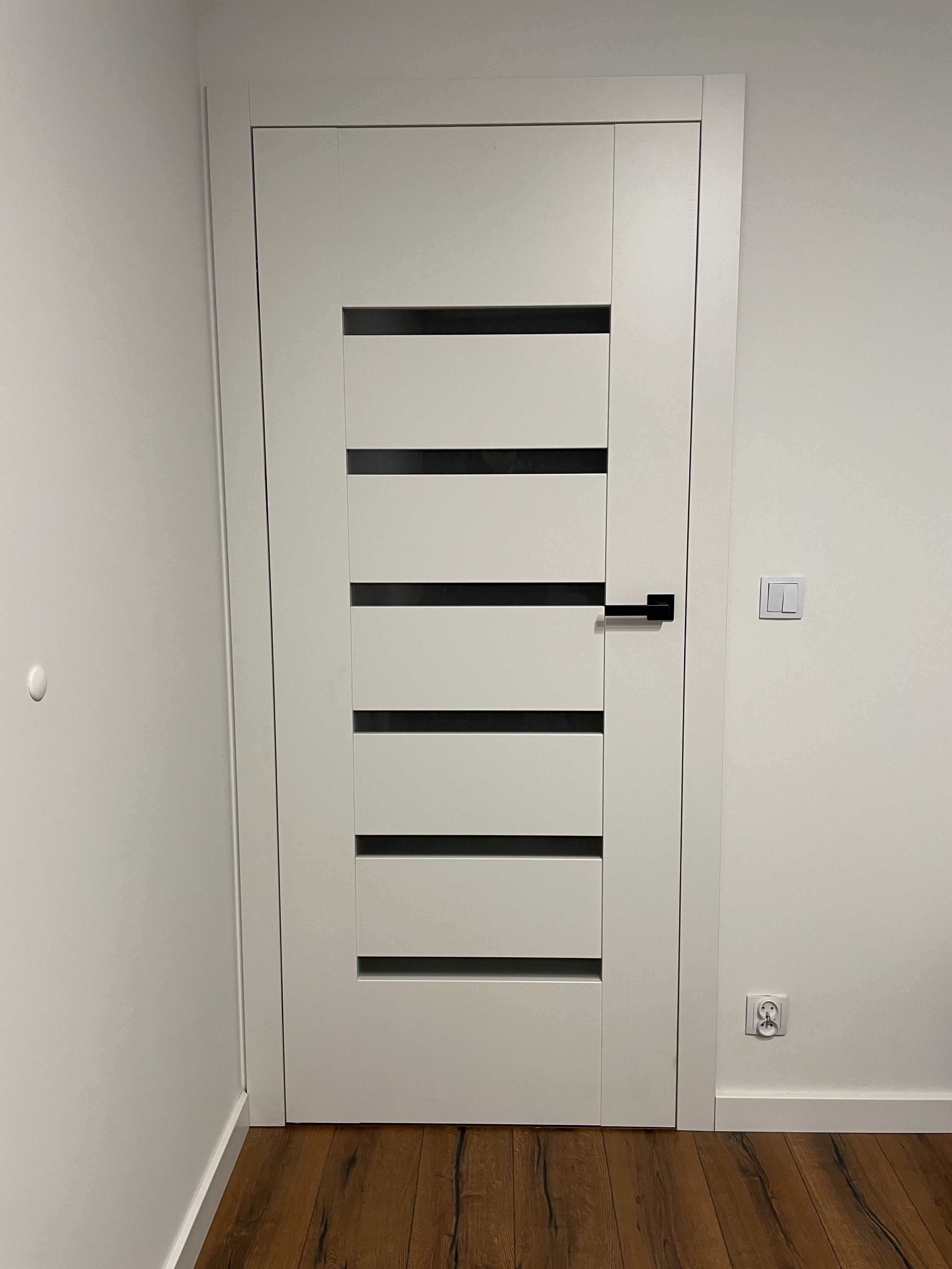 Nowe lewe drzwi białe Reva BP 80 cm + ości. 120-140 cm (wysoka jakość)