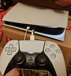 Konsola PlayStation 5 PS5 z napędem 825gb  + pad + okablowanie