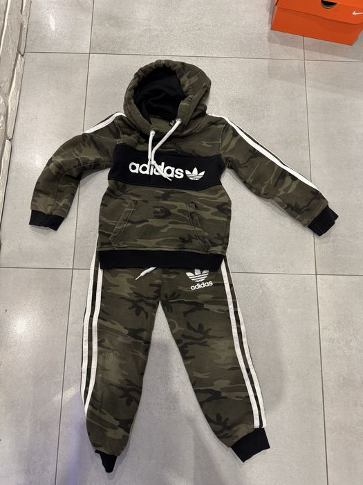 Sprzedam dresik dzieciecy adidas