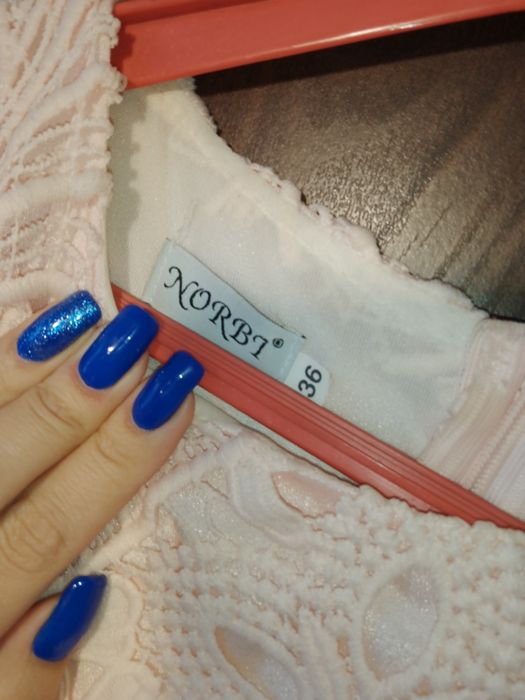 Sukienka koktajlowa pudrowa