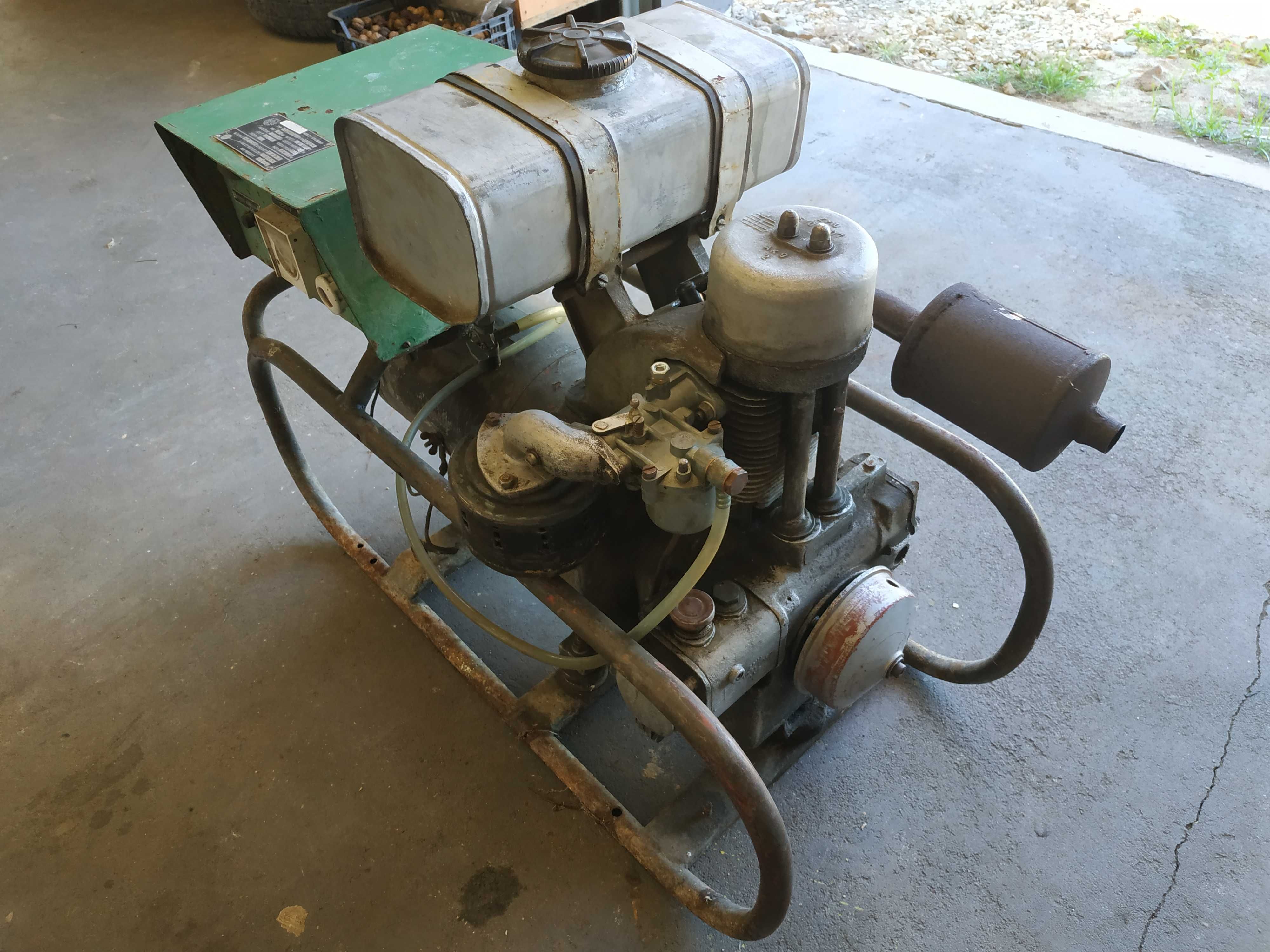 Agregat prądotwórczy PAB 2 Karelma 2kW 230V, sprawny, z pokrowcem