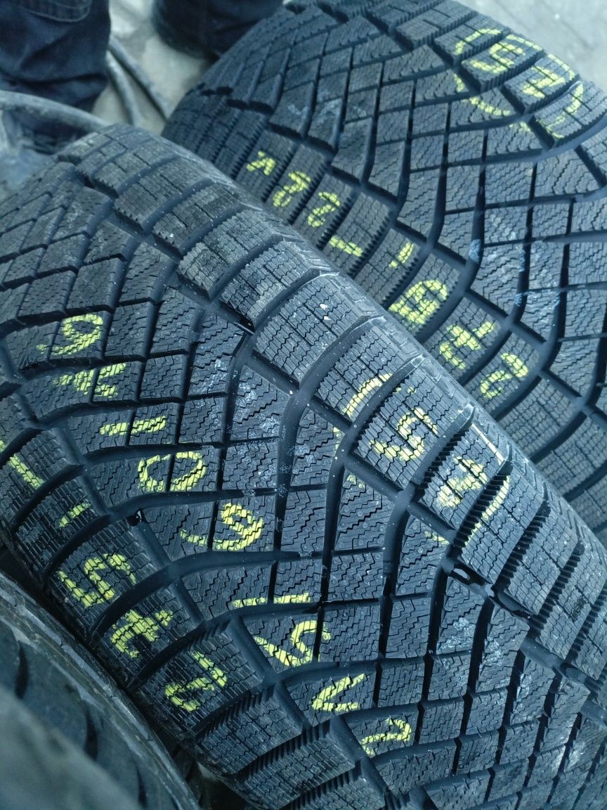 Nowe opony zimowe 215/60/16 Pirelli 2 sztuki 2022r