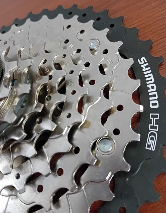 Kaseta  Shimano  CS-HG400  8 rzędowa, 11-40T,  stalowa / NOWA /.