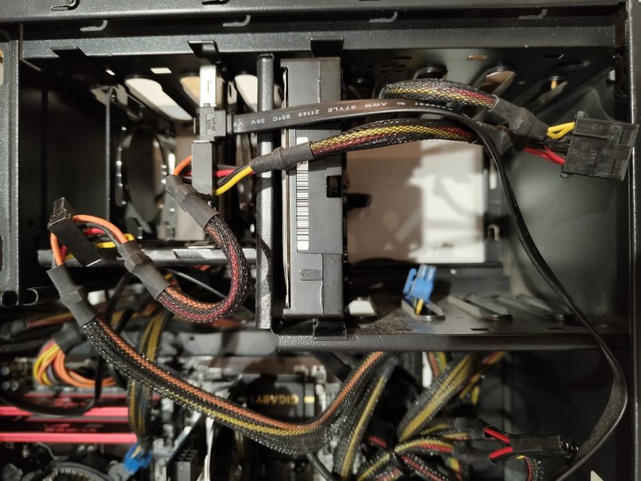 Komputer Stacjonarny używany i7 4770k Radeon 7870 2x8GB RAM 1240GB