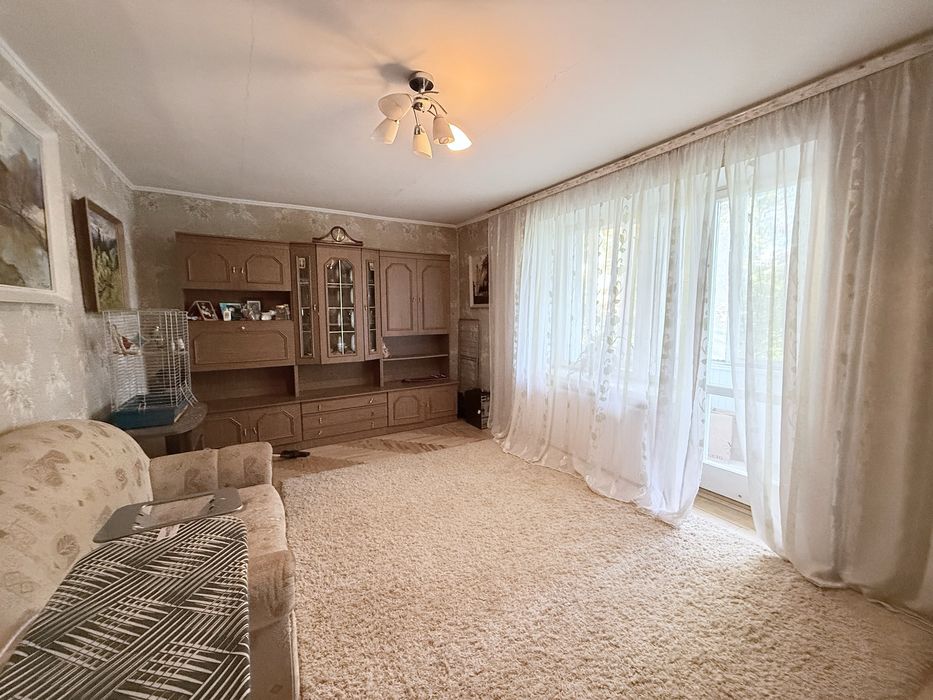 Трикімнатна квартира поряд з Дастором