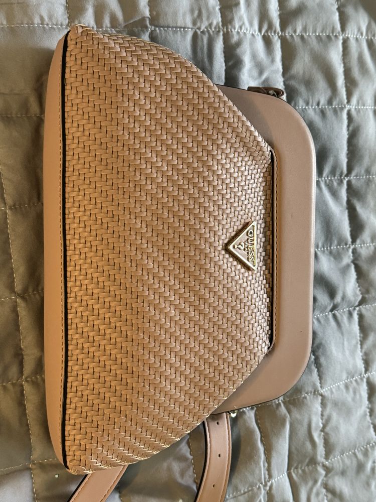 Bolsa GUESS, tela textuarizada, com 2 alças, de mão e ombro(pode ser r