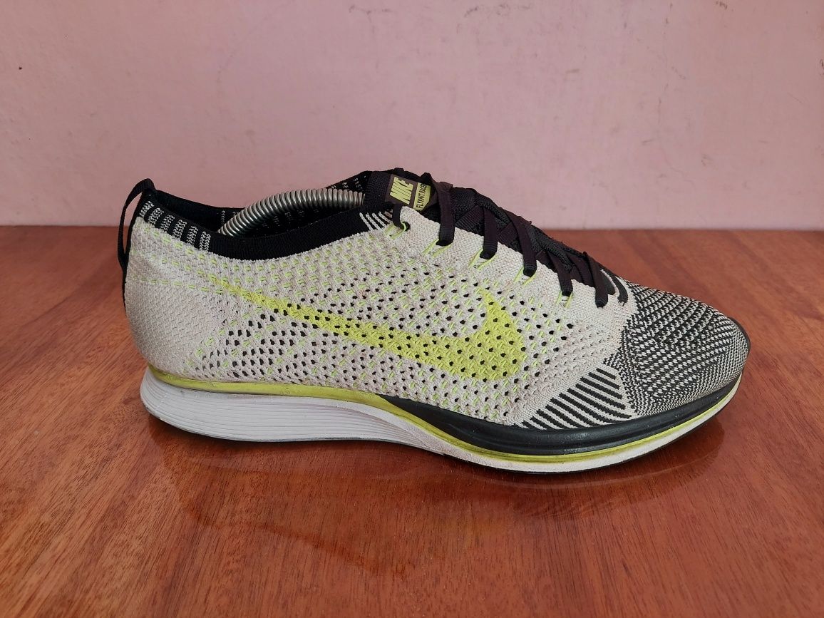 Кроссовки ультралегкі бігові фірми Nike flyknit racer оригінал 

Розмі