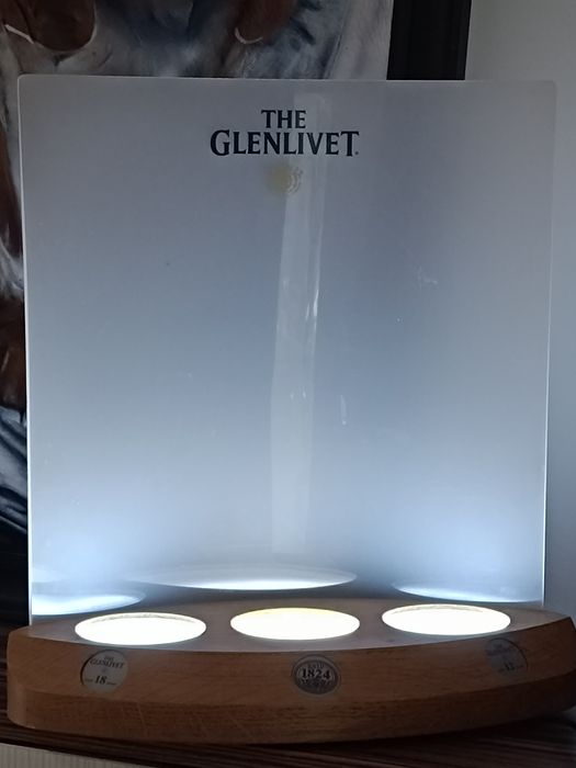 Podświetlana półka Glenlivet