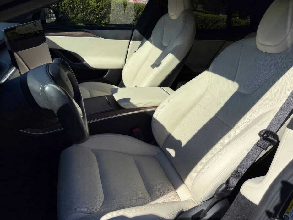 Tesla Model S      2022