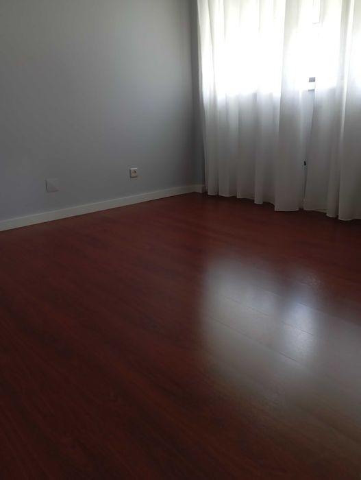 T2 Remodelado | 73,5m2 | Garagem | Vistas e METRO À PORTA