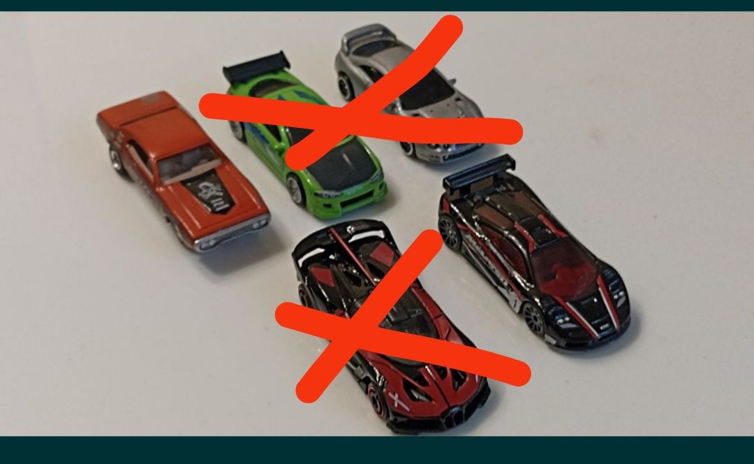 Машинки моделі hot wheels.