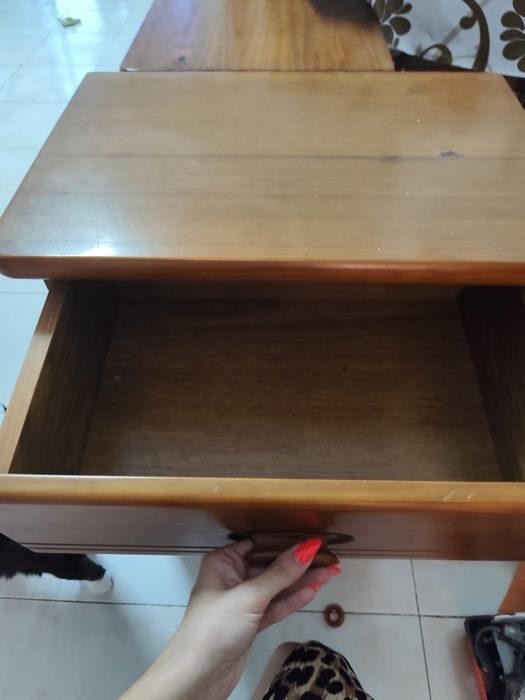 Cama e mesas de cabeceira