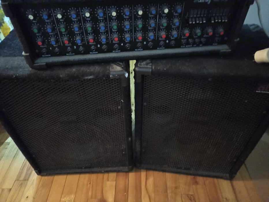 Organy Roland G-800 + głośniki estradowe że wzmacniaczem