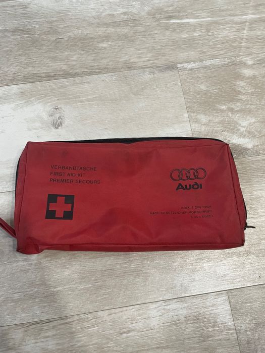 Bolsa Audi kit primeiros socorros