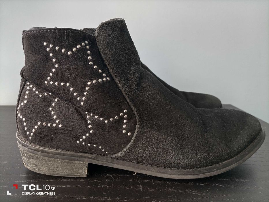 Botins pretos tipo camurça