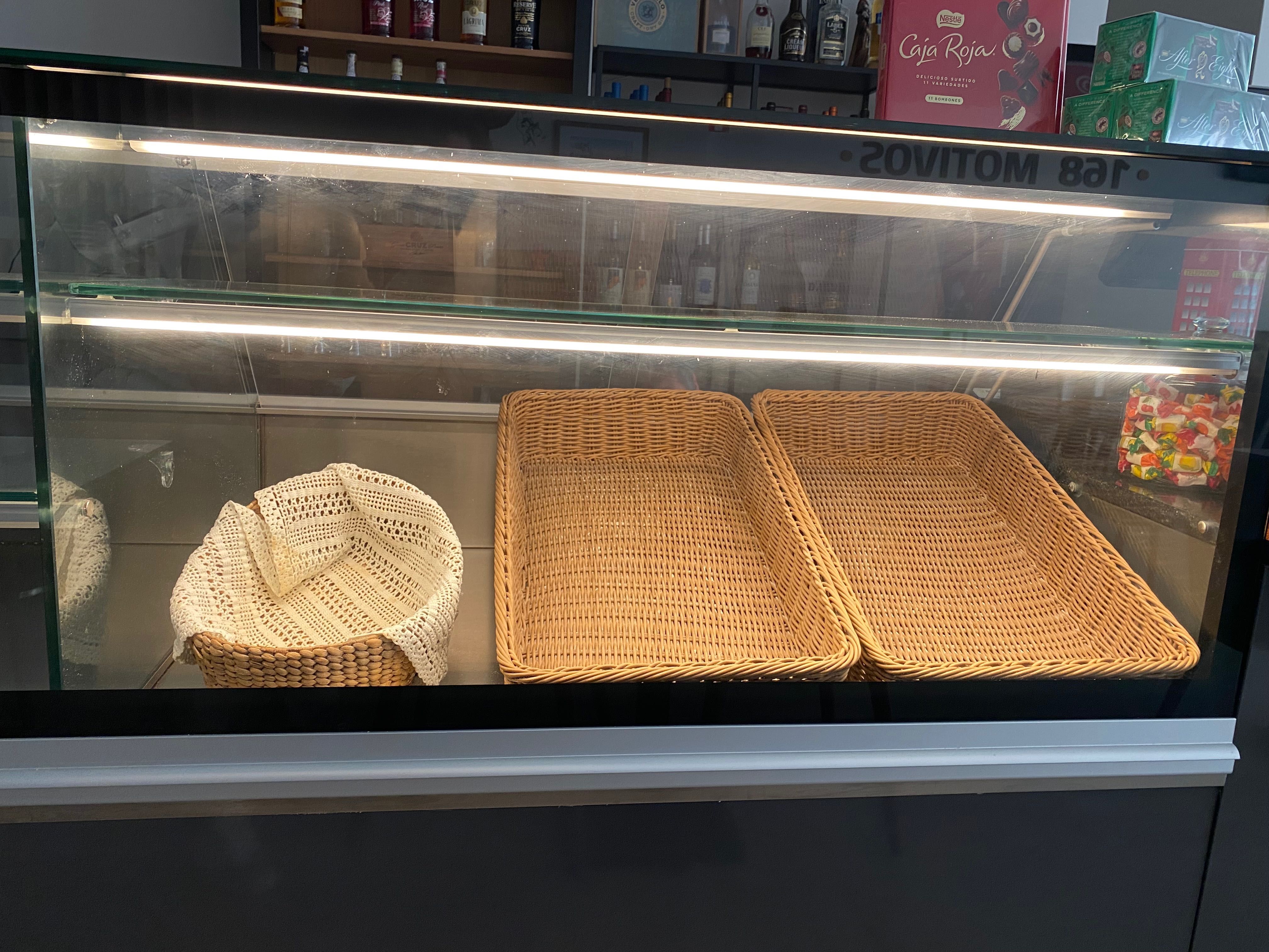 Vitrine de pastelaria neutra