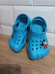 Niebieskie buty rozmiar 24 dla chłopca typu Crocs klapki sandały