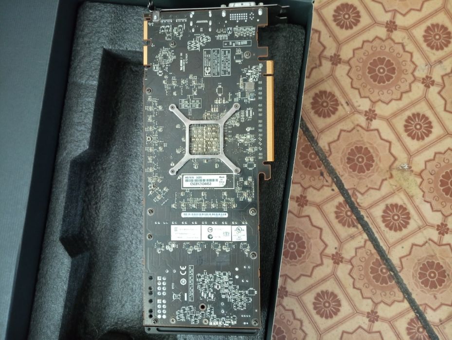 Видеокарта Radeon 7970 3gb GDDR5
