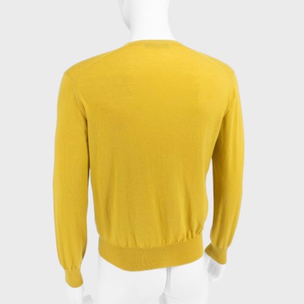 Loro Piana - Camisola 100% caxemira, gola em V, Cor amarela, tamanho M