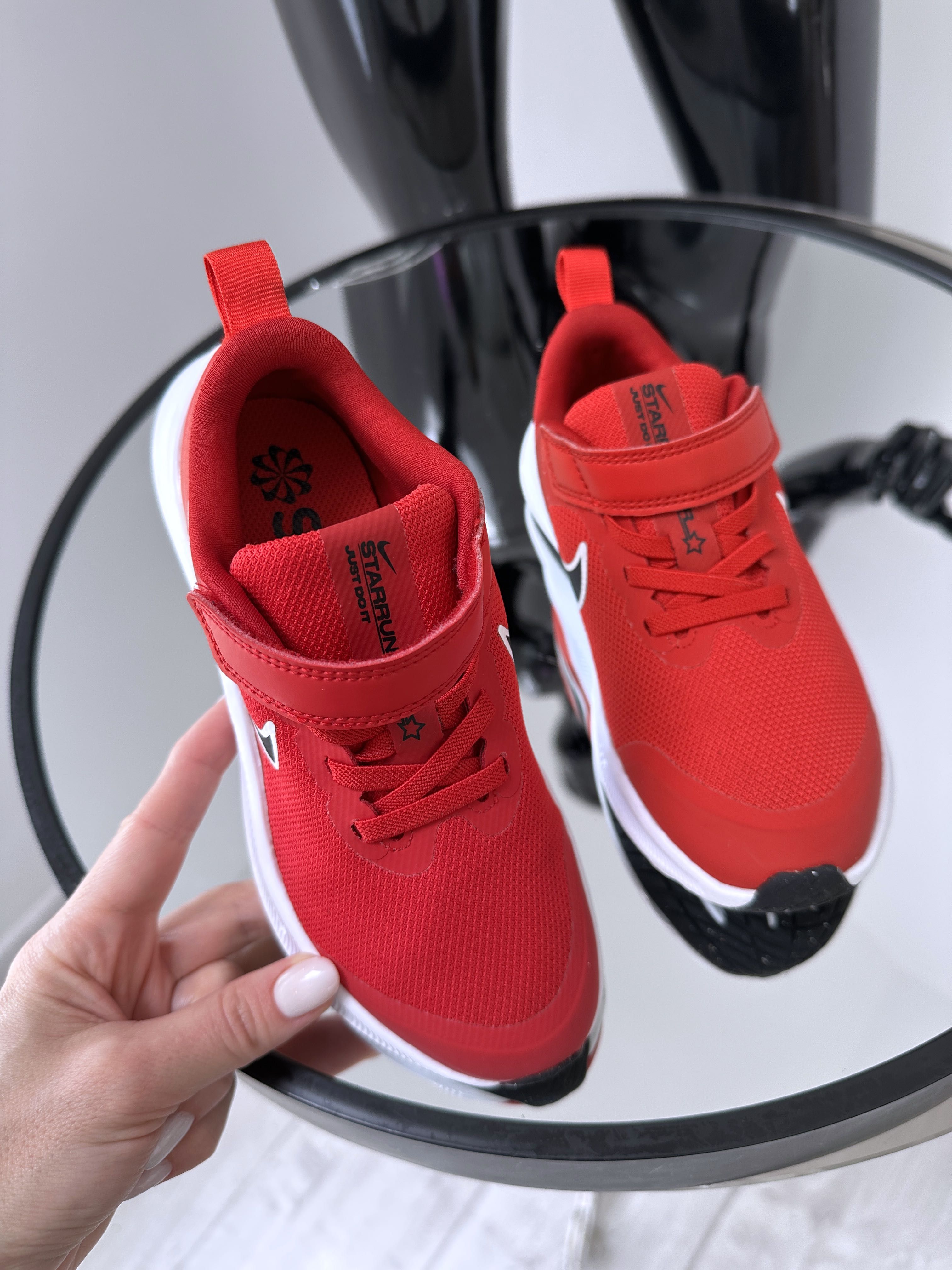 Легкие мягкие кроссовки на липучках Nike